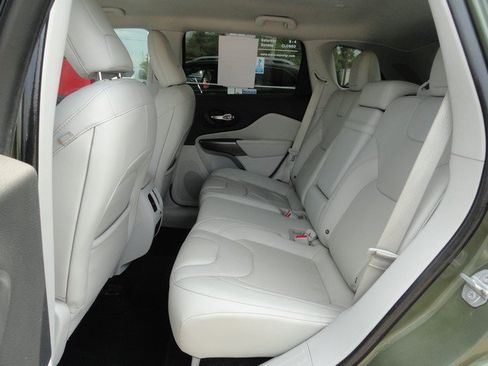 Used 2019 Jeep Cherokee Limited AWD/4WD image 12