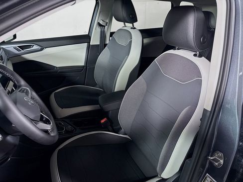 New 2025 Volkswagen Taos SE image 11