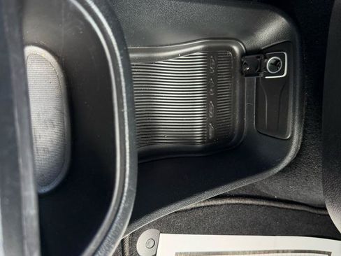 Used 2025 Chrysler Pacifica Select FWD image 31