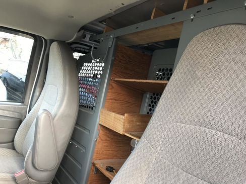 Used 2015 GMC Savana 2500 image 11