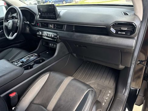 Used 2025 Honda Pilot EX-L image 11