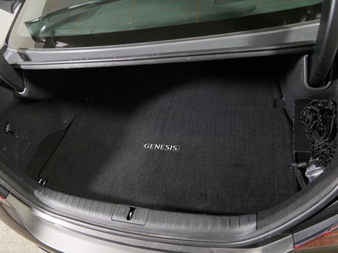 Used 2023 Genesis G70 2.0T w/ Sport Prestige Package image 18