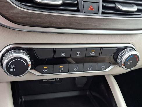 Used 2024 Nissan Altima 2.5 SV image 16