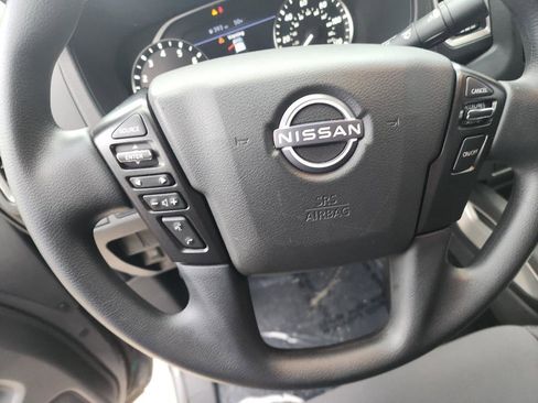 Used 2023 Nissan Frontier SV image 18