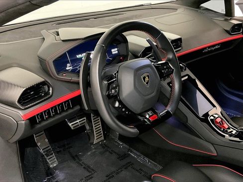 Used 2022 Lamborghini Huracan EVO image 7