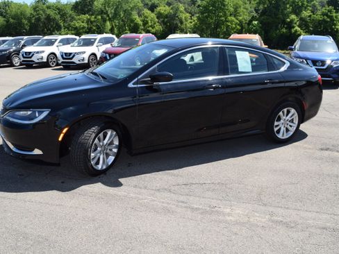 Used 2015 Chrysler 200 Limited w/ Convenience Group FWD image 4