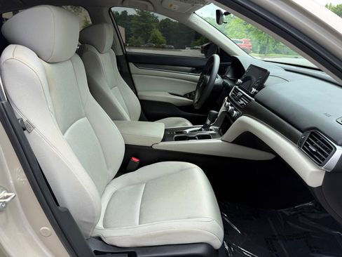 Used 2018 Honda Accord LX image 35