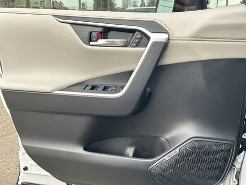 Used 2023 Toyota RAV4 Limited image 22