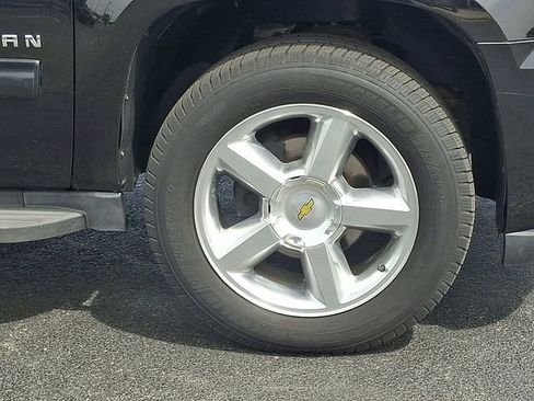 Used 2013 Chevrolet Suburban LT w/ Luxury Package AWD/4WD image 8