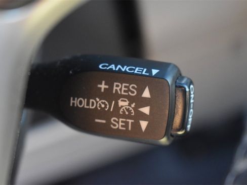 Used 2017 Toyota Highlander XLE image 30