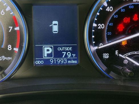Used 2014 Toyota Highlander Plus FWD image 12