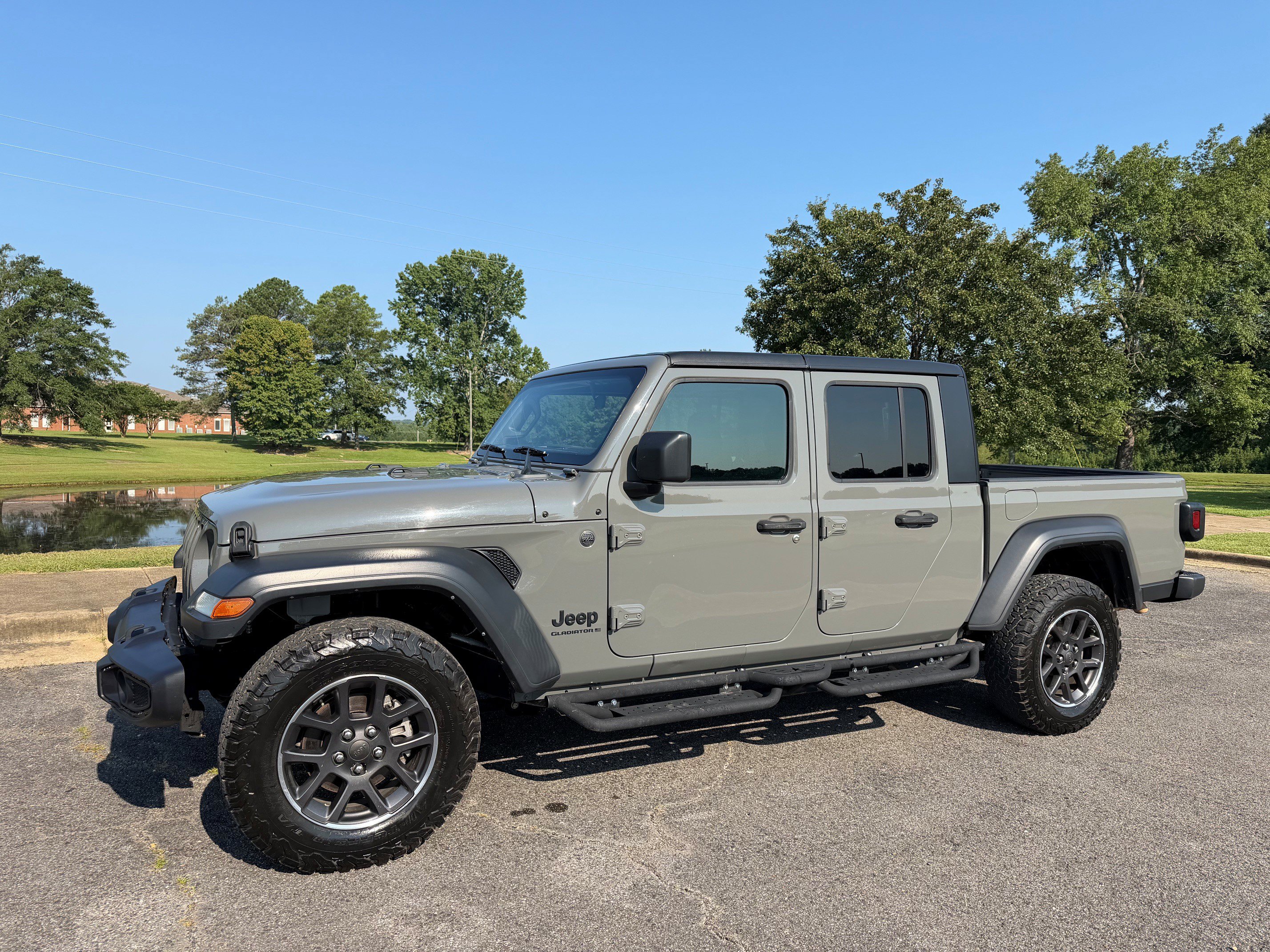 Used 2023 Jeep Gladiator Sport AWD/4WD image 1