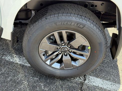 New 2025 Nissan Frontier SV w/ SV Convenience Package image 10