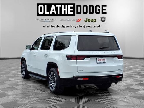 Used 2024 Jeep Wagoneer Series II AWD/4WD image 3