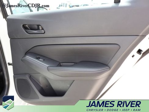 Used 2025 Nissan Altima 2.5 SV FWD image 11