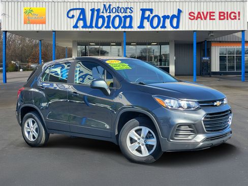 Used 2019 Chevrolet Trax LS AWD/4WD image 1