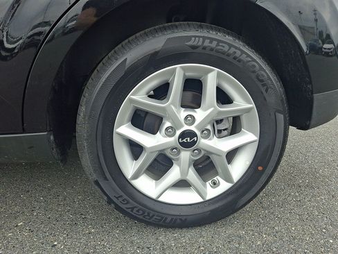 Used 2025 Kia Soul LX w/ LX Technology Package FWD image 8