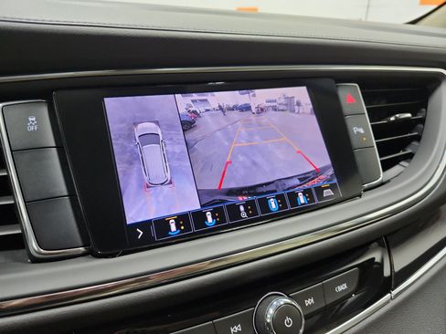Used 2020 Buick Enclave Essence FWD image 18