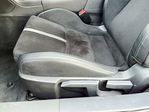 Used 2025 Toyota GR86 Premium w/ Performance Package image 18