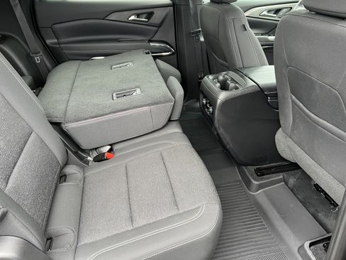 Used 2025 Chevrolet Traverse LT w/ Midnight/Sport Edition image 23