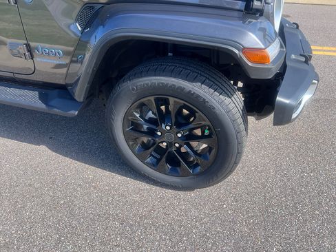 Certified 2025 Jeep Wrangler Unlimited Sahara AWD/4WD image 29