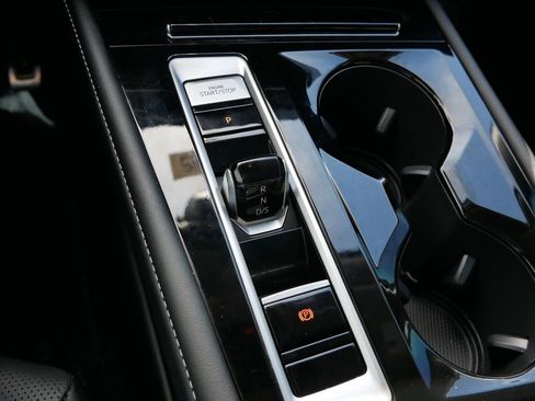 Used 2024 Volkswagen Atlas SEL Premium R-Line image 25