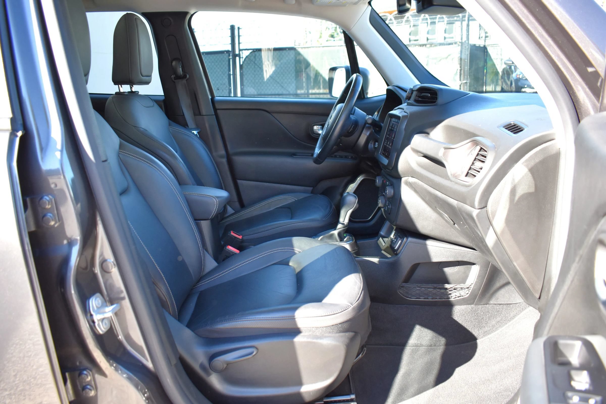 Used 2020 Jeep Renegade Limited w/ UConnect 8.4 Nav Group FWD image 30