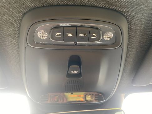 Used 2021 Volvo XC40 T5 R-Design image 27