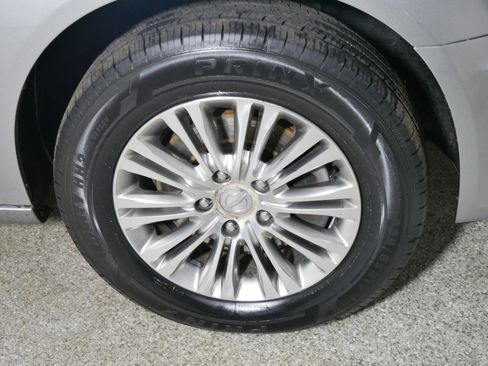 Used 2014 Chrysler Town & Country Touring-L image 15