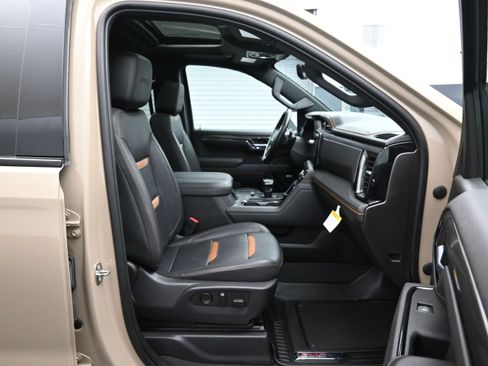 Used 2023 GMC Sierra 1500 AT4 w/ AT4 Premium Package AWD/4WD image 13