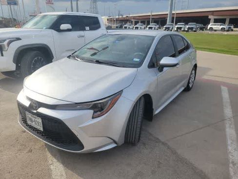 Used 2021 Toyota Corolla LE FWD image 1
