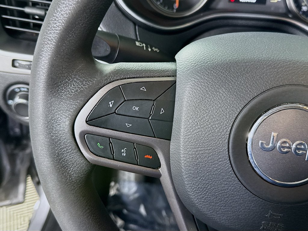 Used 2021 Jeep Cherokee Latitude FWD image 20