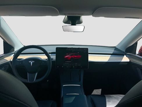 Used 2024 Tesla Model Y Long Range AWD/4WD image 24