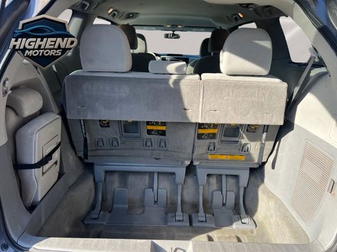 Used 2013 Toyota Sienna LE image 19
