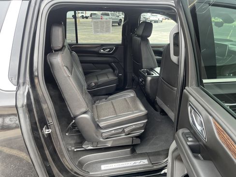 Used 2022 Chevrolet Suburban High Country image 16