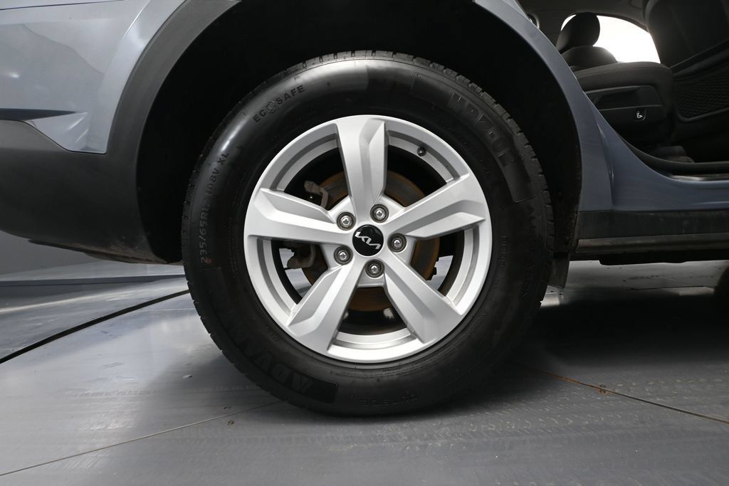 Used 2023 Kia Sorento LX AWD/4WD image 11