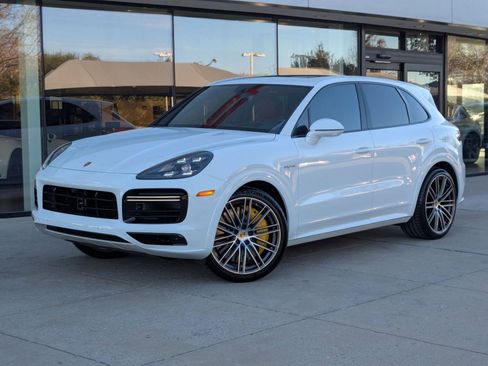 Certified 2021 Porsche Cayenne Turbo S image 1