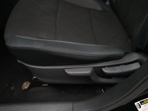 Used 2018 Nissan Kicks SV image 28