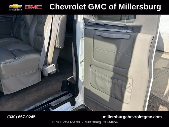 Used 2004 GMC Savana 1500 w/ Preferred Equipment Group RWD image 24
