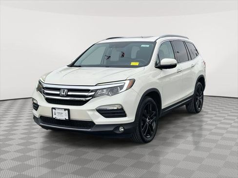 Used 2018 Honda Pilot Touring image 3