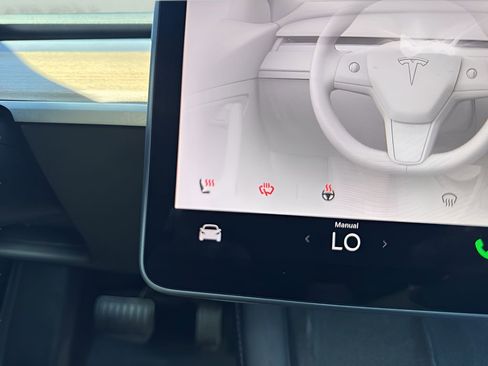 Used 2023 Tesla Model 3 Standard Range image 23