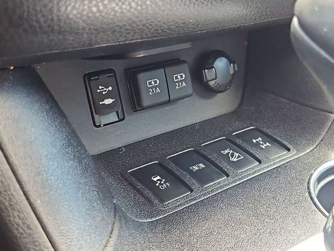 Used 2019 Toyota Highlander XLE AWD/4WD image 35