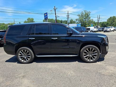 Used 2020 Cadillac Escalade Luxury w/ Escalade Sport Edition AWD/4WD image 9