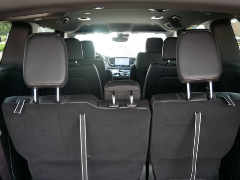New 2026 Chrysler Pacifica Select image 11
