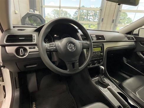 Used 2013 Volkswagen Passat Wolfsburg Edition image 11