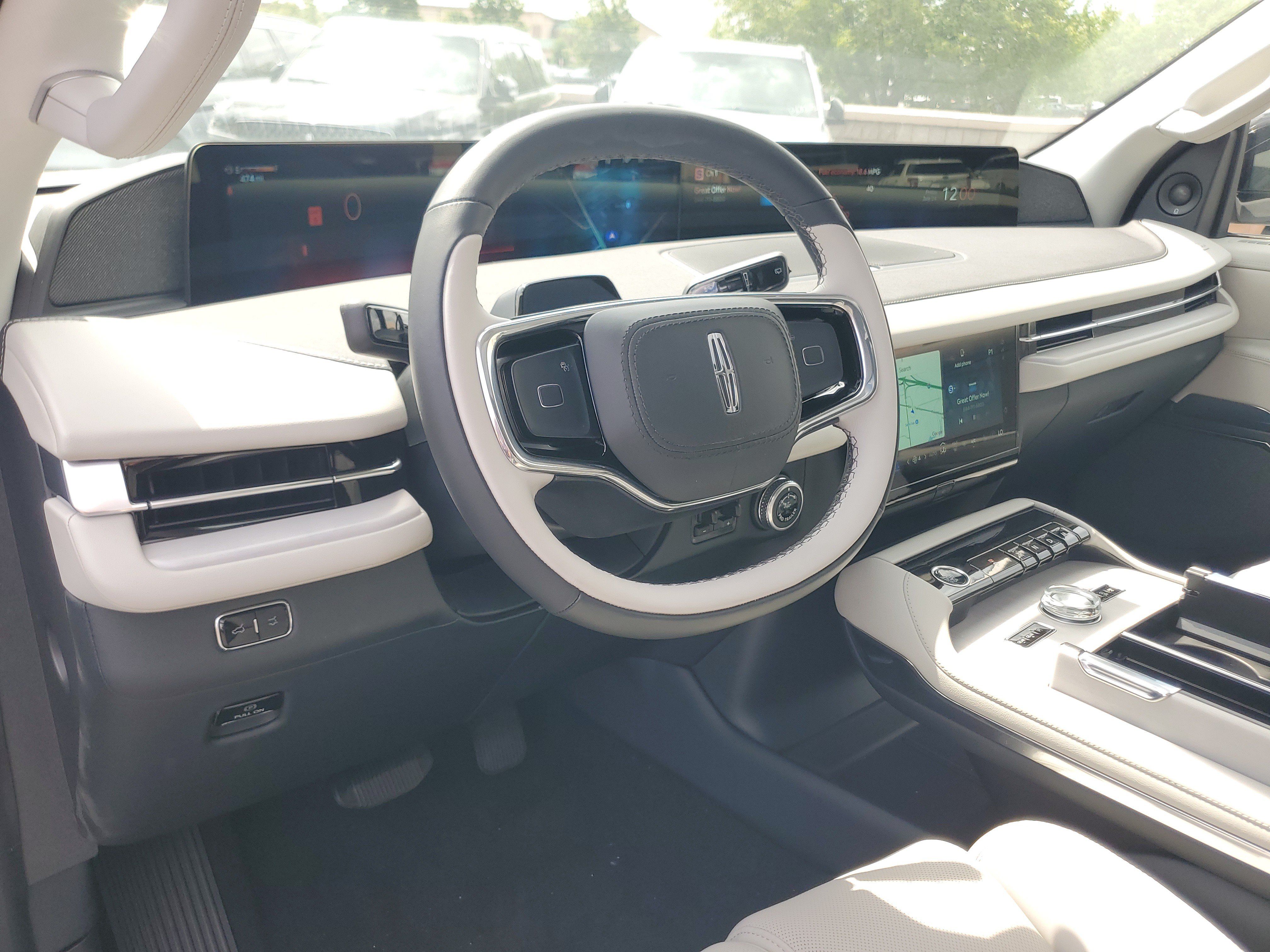 New 2026 Lincoln Navigator Reserve w/ Jet Appearance Package AWD/4WD image 14