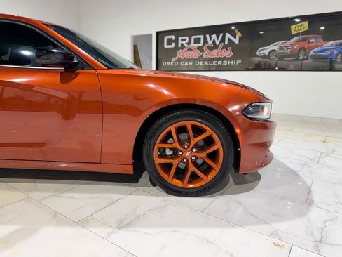 Used 2022 Dodge Charger SXT w/ Blacktop Package RWD image 5