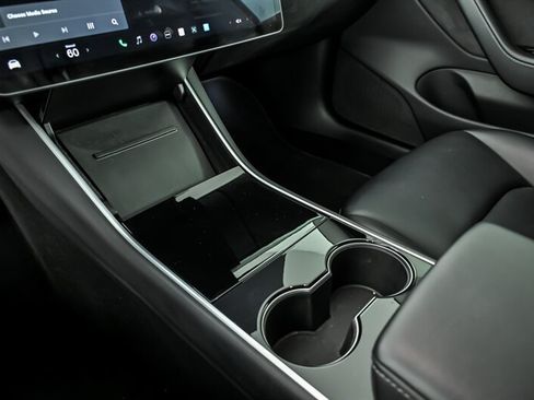 Used 2018 Tesla Model 3 Mid Range RWD image 33