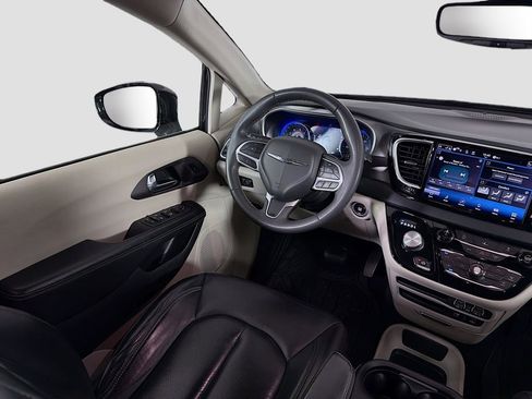 Used 2022 Chrysler Pacifica Touring-L FWD image 23