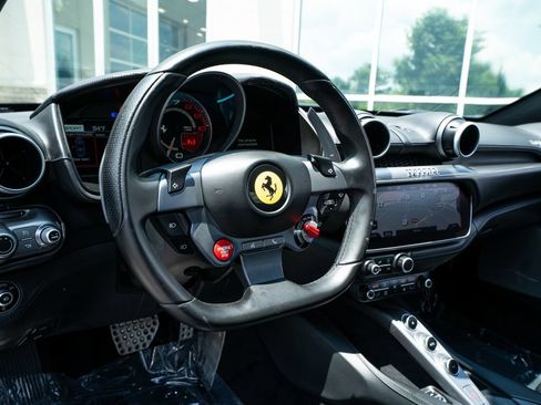 Used 2019 Ferrari Portofino RWD image 30